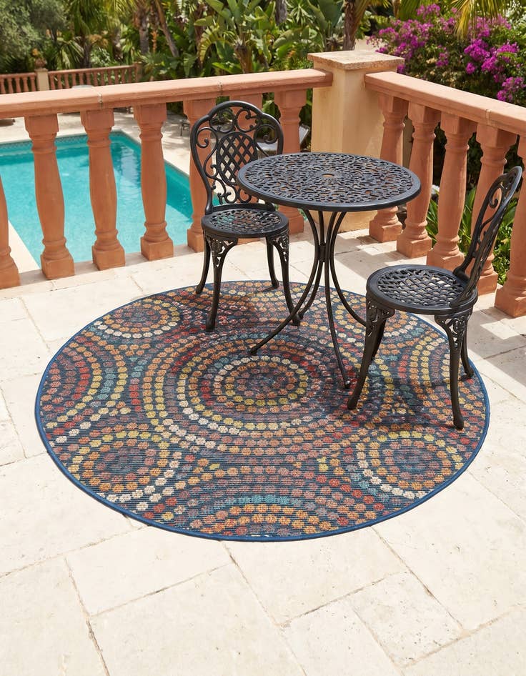Detail image of 4' 1 x 4' 1 Easy-Clean Baja Indoor / Outdoor Round Rug