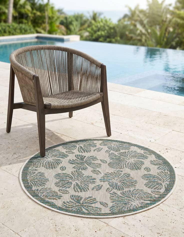 Detail image of 3' 3 x 3' 3 Easy-Clean Baja Indoor / Outdoor Round Rug