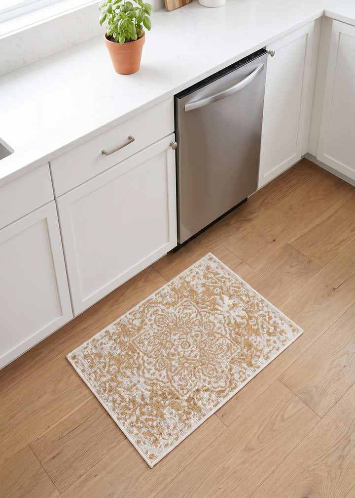 2' x 3' Easy-Clean Jill Zarin Dubai Indoor / Outdoor Rug