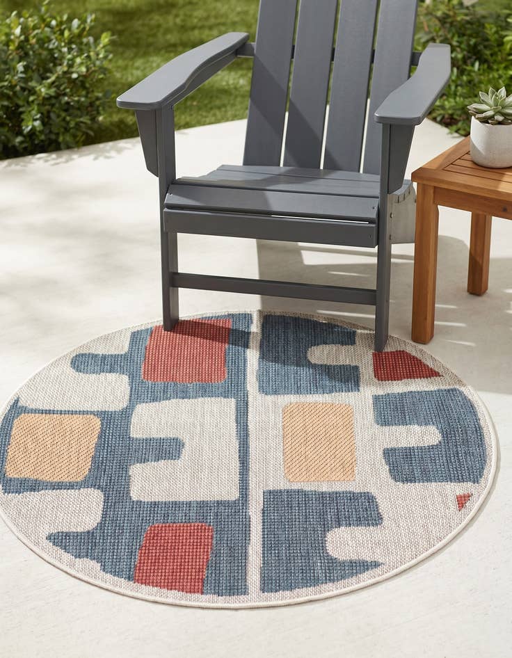 Detail image of 3' 3 x 3' 3 Easy-Clean Baja Indoor / Outdoor Round Rug