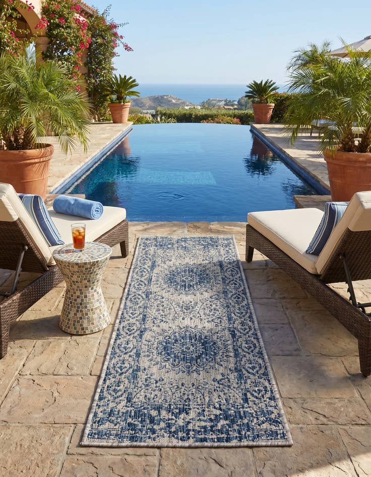 Detail image of 2' x 5' 3 Easy-Clean Traditional Indoor / Outdoor Runner Rug