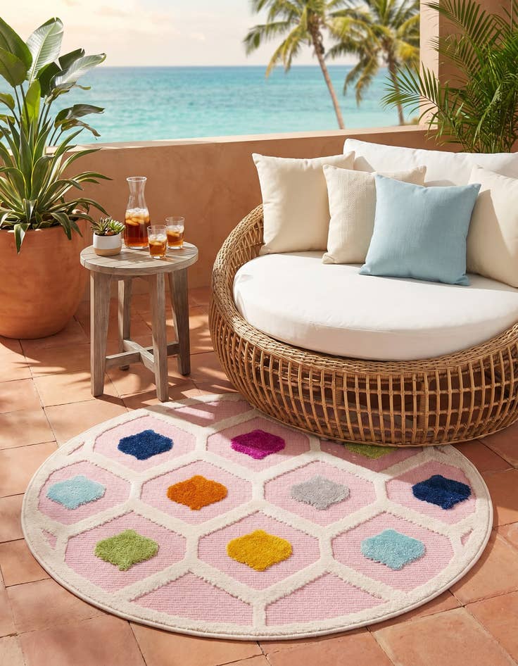 Detail image of 3' 3 x 3' 3 Easy-Clean Aruba Indoor / Outdoor Round Rug