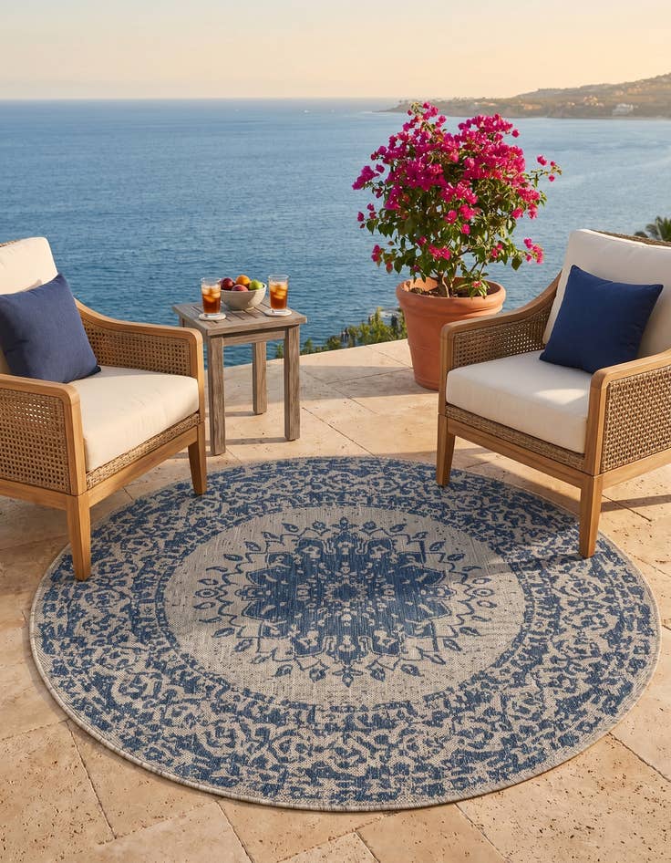 Detail image of 5' 3 x 5' 3 Easy-Clean Traditional Indoor / Outdoor Round Rug