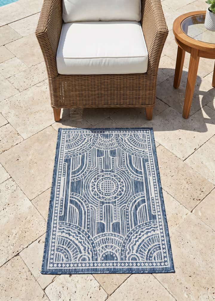 2' x 3' Easy-Clean Traditional Indoor / Outdoor Rug
