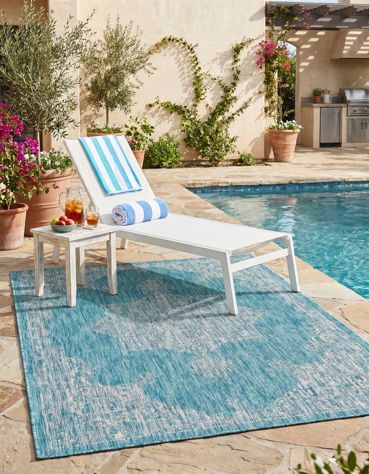 Detail image of 4' x 6' Easy-Clean Traditional Indoor / Outdoor Rug