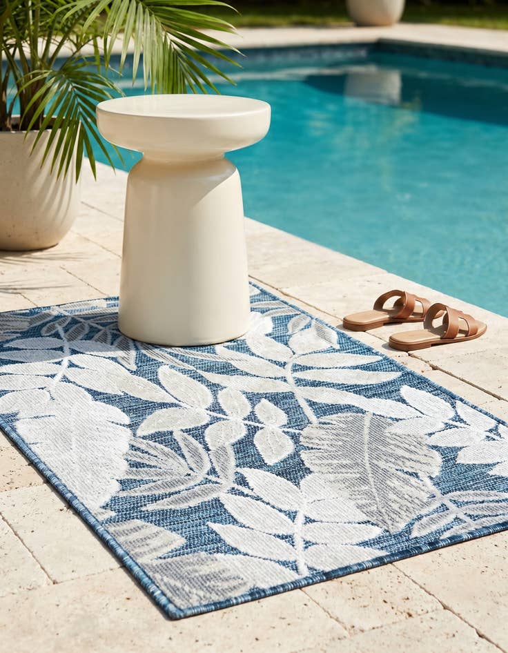 Detail image of 2' 2 x 3' Easy-Clean Botanical Indoor / Outdoor Rug