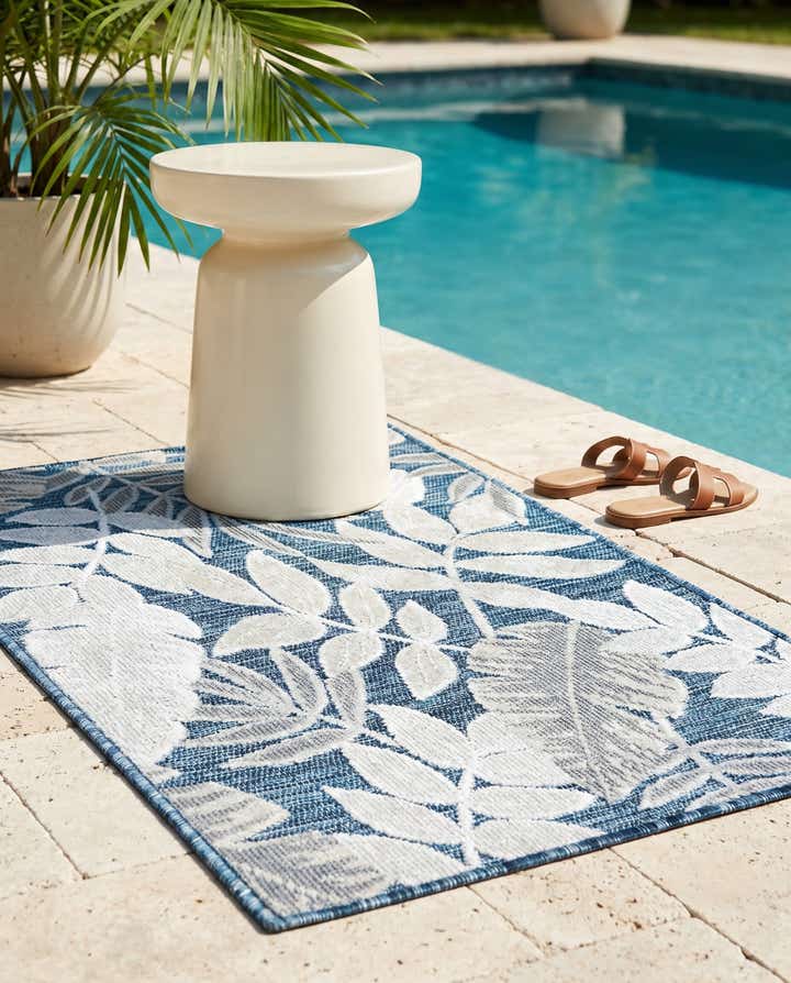 2' 2 x 3' Easy-Clean Botanical Indoor / Outdoor Rug