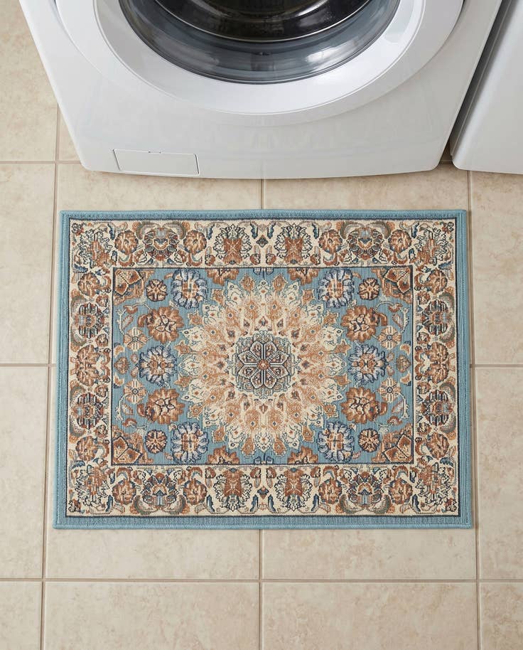 Detail image of 2' x 3' 1 Easy-Clean Traditional Indoor / Outdoor Rug