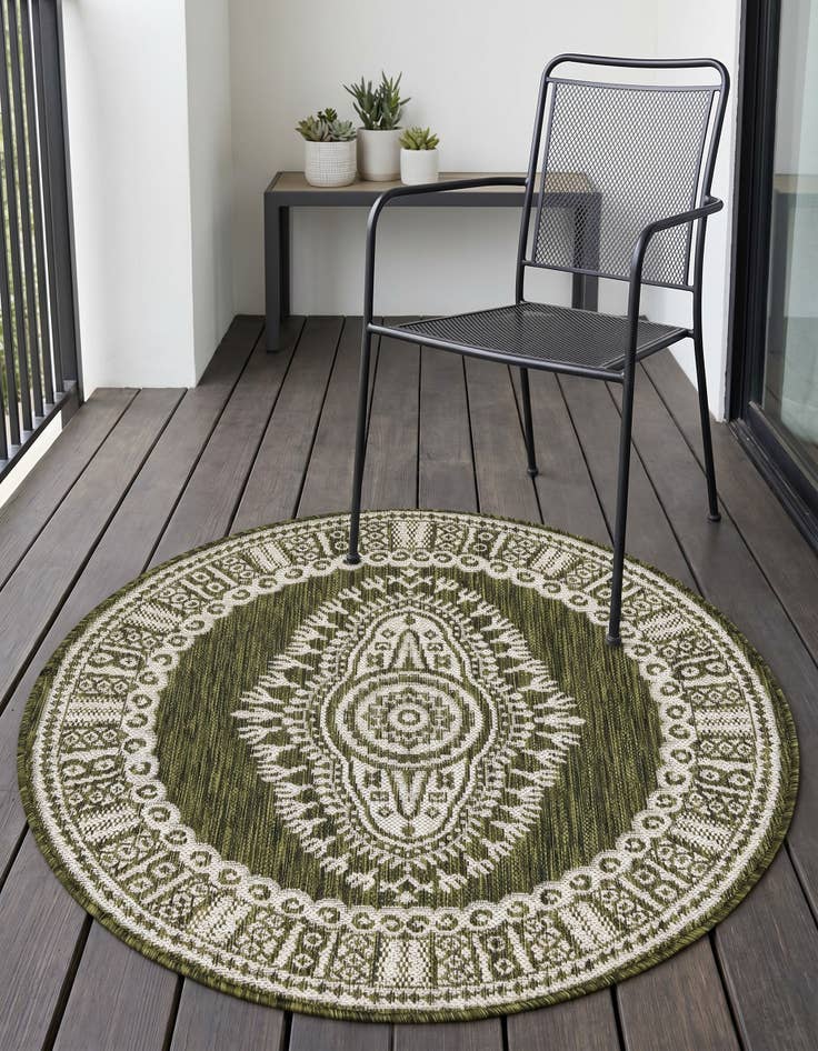 Detail image of 3' x 3' Easy-Clean Traditional Indoor / Outdoor Round Rug