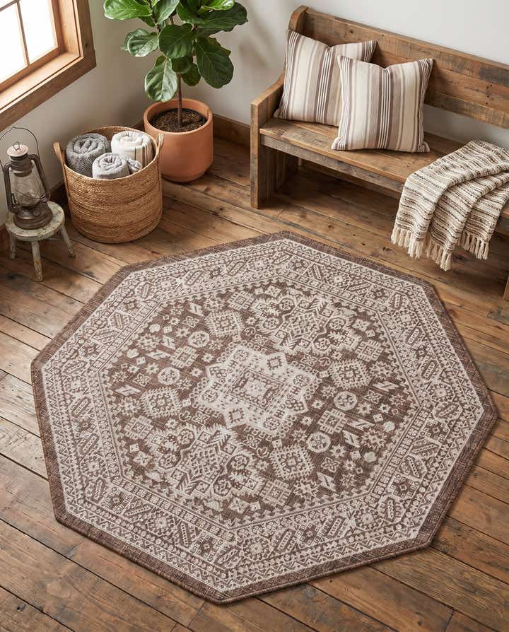 5' 3 x 5' 3 Easy-Clean Aztec Indoor / Outdoor Octagon Rug