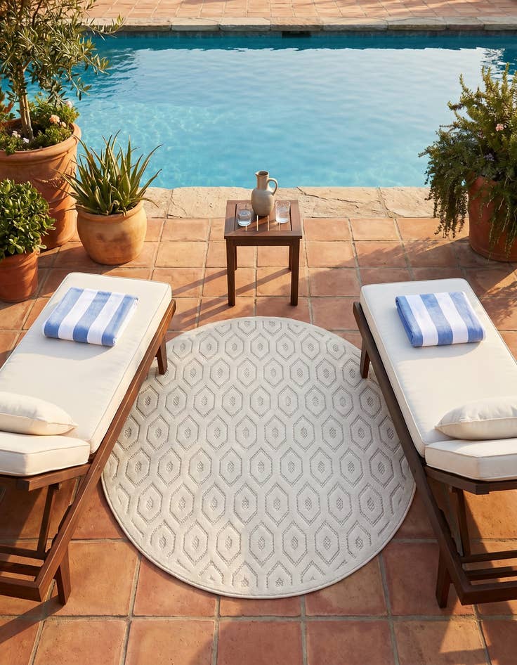 Detail image of 5' 3 x 5' 3 Easy-Clean Trellis Textured Indoor / Outdoor Round Rug