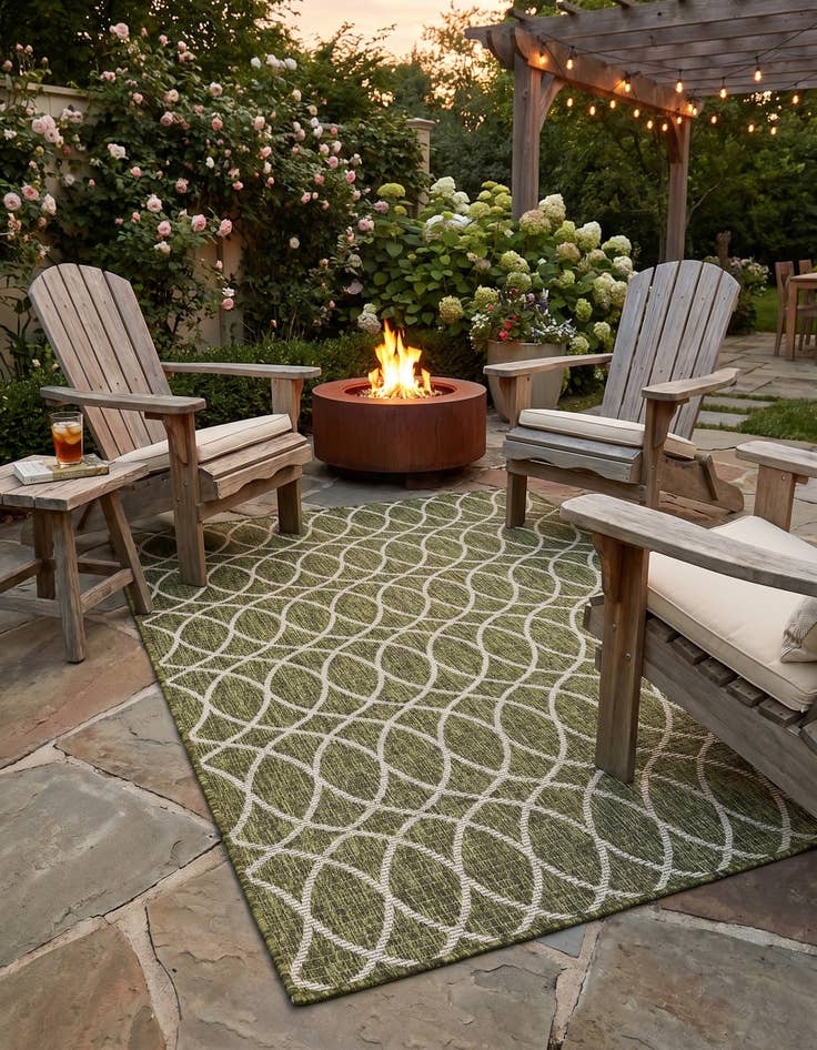 Detail image of 4' x 6' Easy-Clean Trellis Indoor / Outdoor Rug