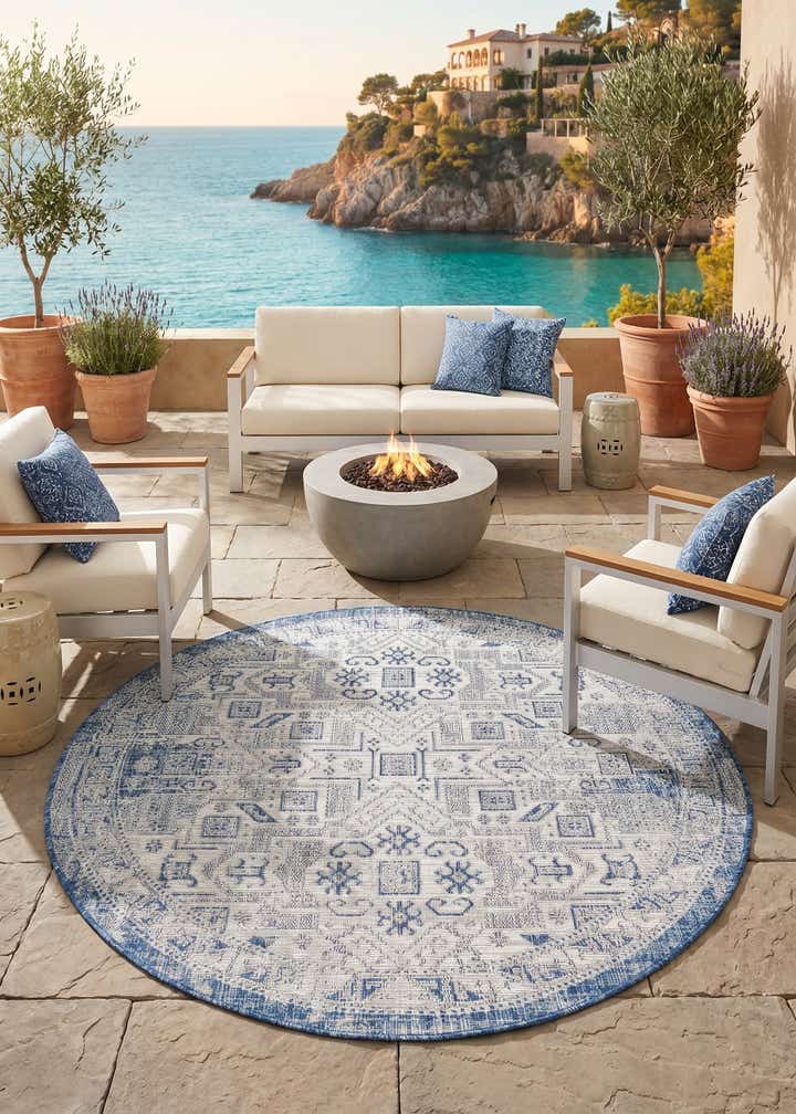5' 3 x 5' 3 Easy-Clean Aztec Indoor / Outdoor Round Rug