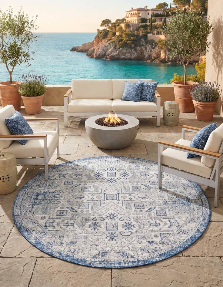 Detail image of 5' 3 x 5' 3 Easy-Clean Aztec Indoor / Outdoor Round Rug