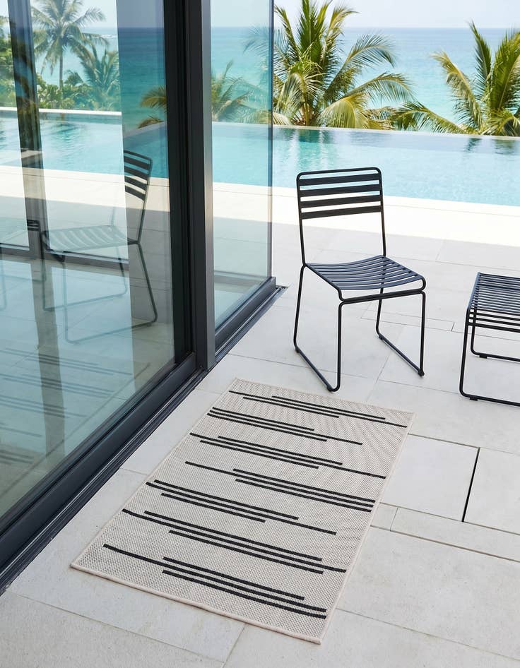 Detail image of 2' x 3' Easy-Clean Modern Indoor / Outdoor Rug