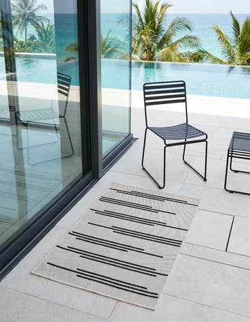 2' x 3' Easy-Clean Modern Indoor / Outdoor Rug