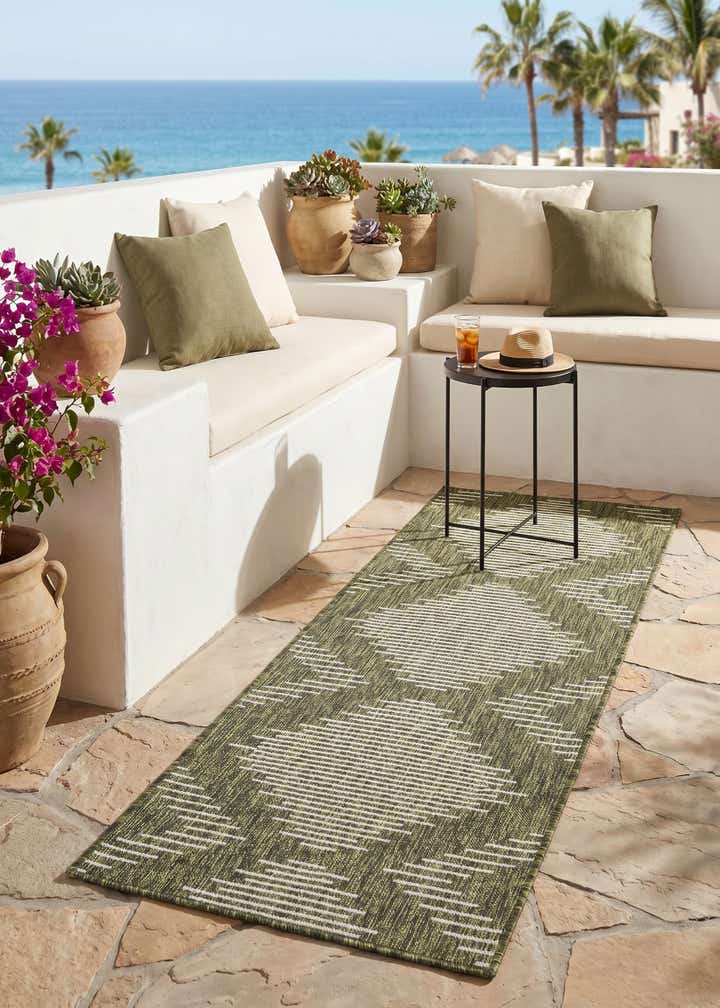2' x 6' Easy-Clean Modern Indoor / Outdoor Runner Rug