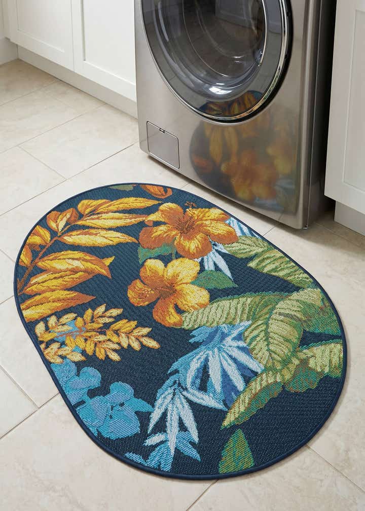 2' 2 x 3' Easy-Clean Botanical Indoor / Outdoor Oval Rug