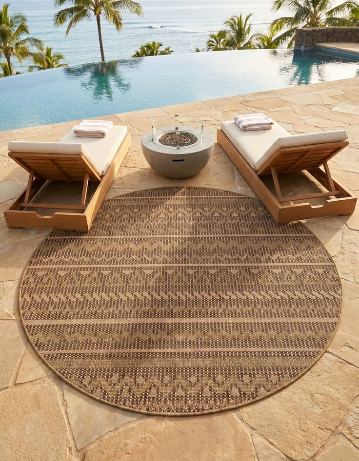 Detail image of 6' x 6' Easy-Clean Modern Indoor / Outdoor Round Rug