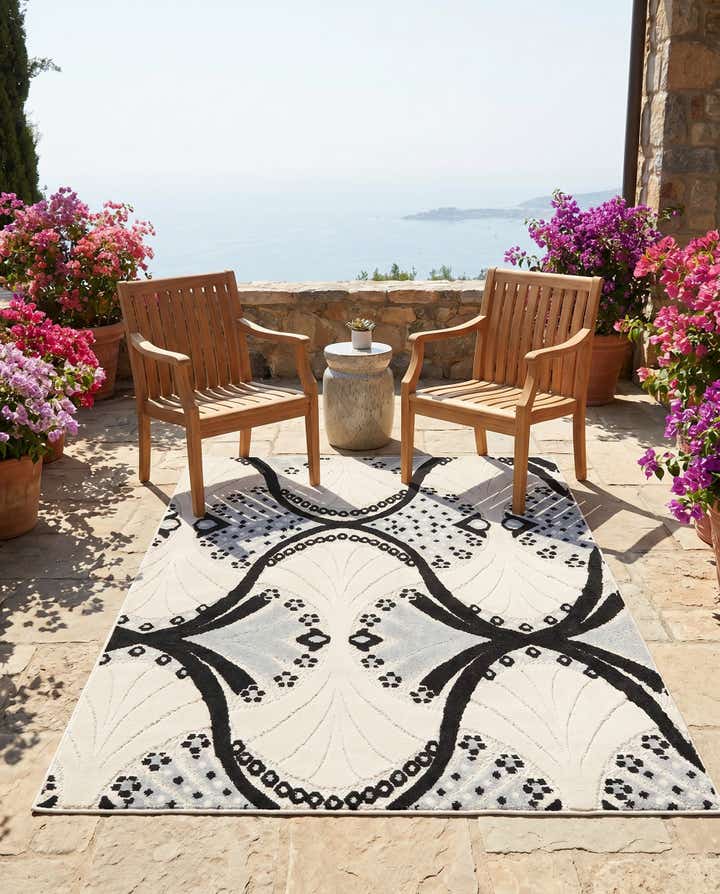 5' 3 x 7' 7 Easy-Clean Indoor / Outdoor Rug