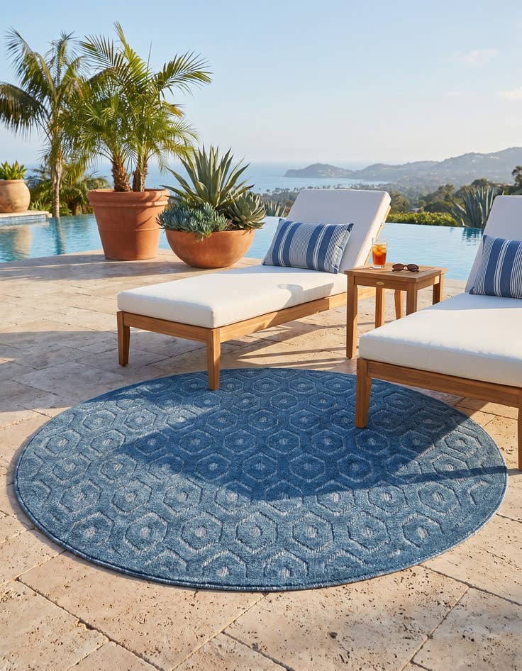 Detail image of 5' 3 x 5' 3 Easy-Clean Trellis Textured Indoor / Outdoor Round Rug