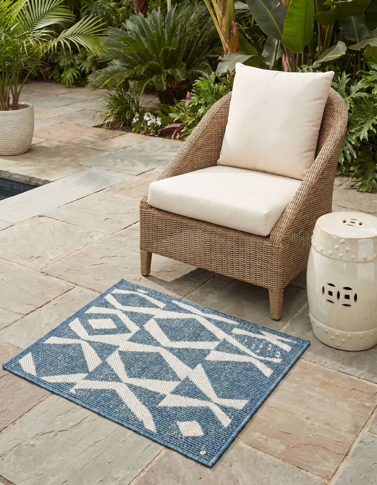 Detail image of 2' x 3' 1 Easy-Clean Baja Indoor / Outdoor Rug