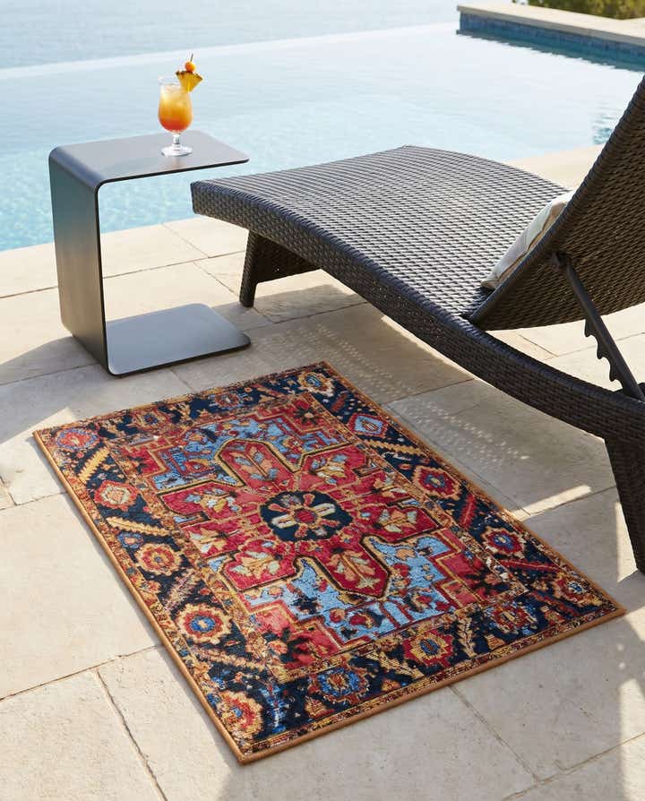 2' x 3' Easy-Clean Traditional Indoor / Outdoor Rug