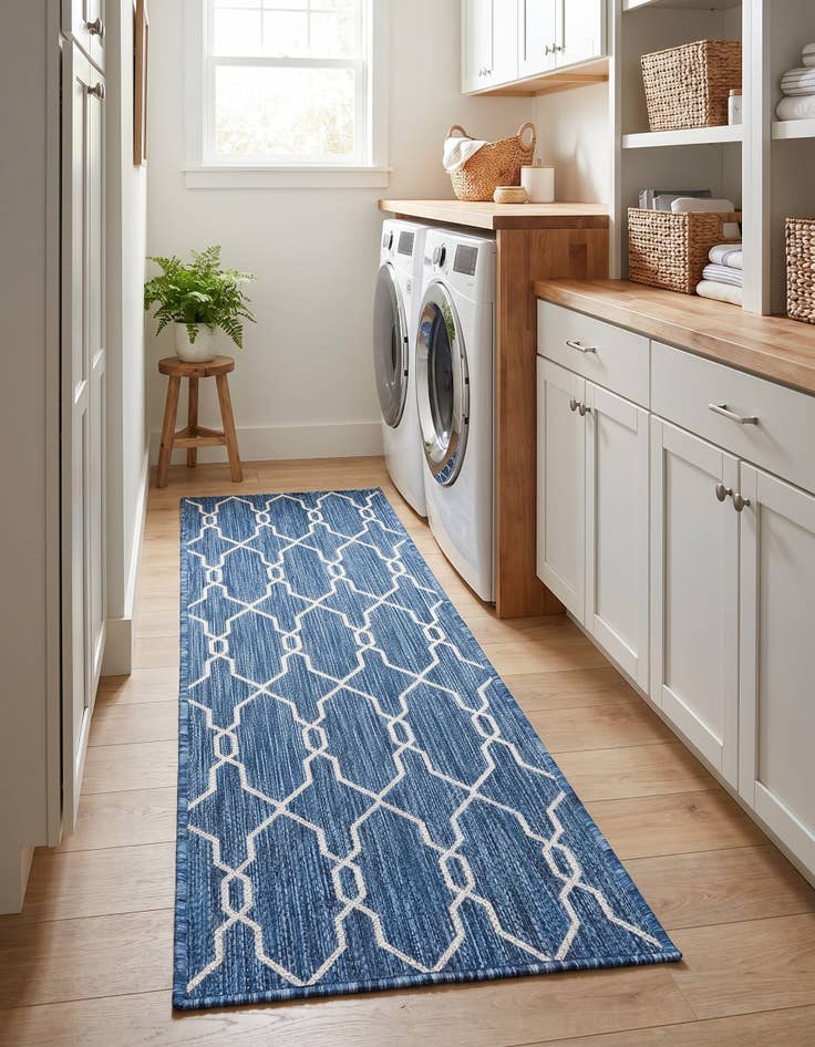 Detail image of 2' x 6' Easy-Clean Trellis Indoor / Outdoor Runner Rug