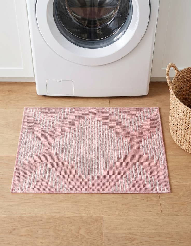 Detail image of 2' x 3' Easy-Clean Modern Indoor / Outdoor Rug