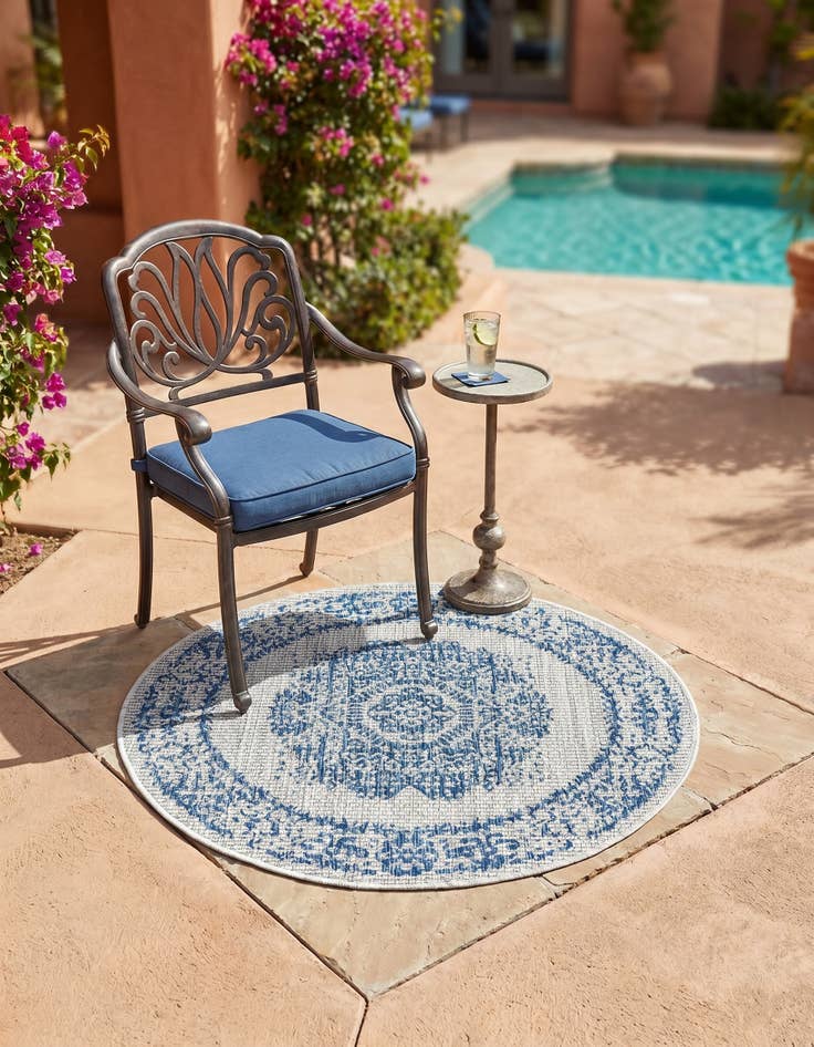 Detail image of 3' x 3' Easy-Clean Traditional Indoor / Outdoor Round Rug