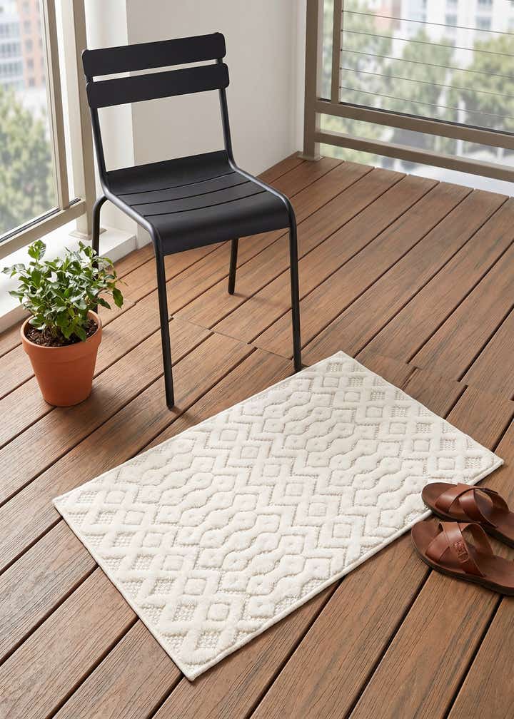 2' x 3' Easy-Clean Trellis Textured Indoor / Outdoor Rug