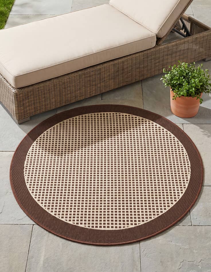Detail image of 3' x 3' Easy-Clean Border Indoor / Outdoor Round Rug