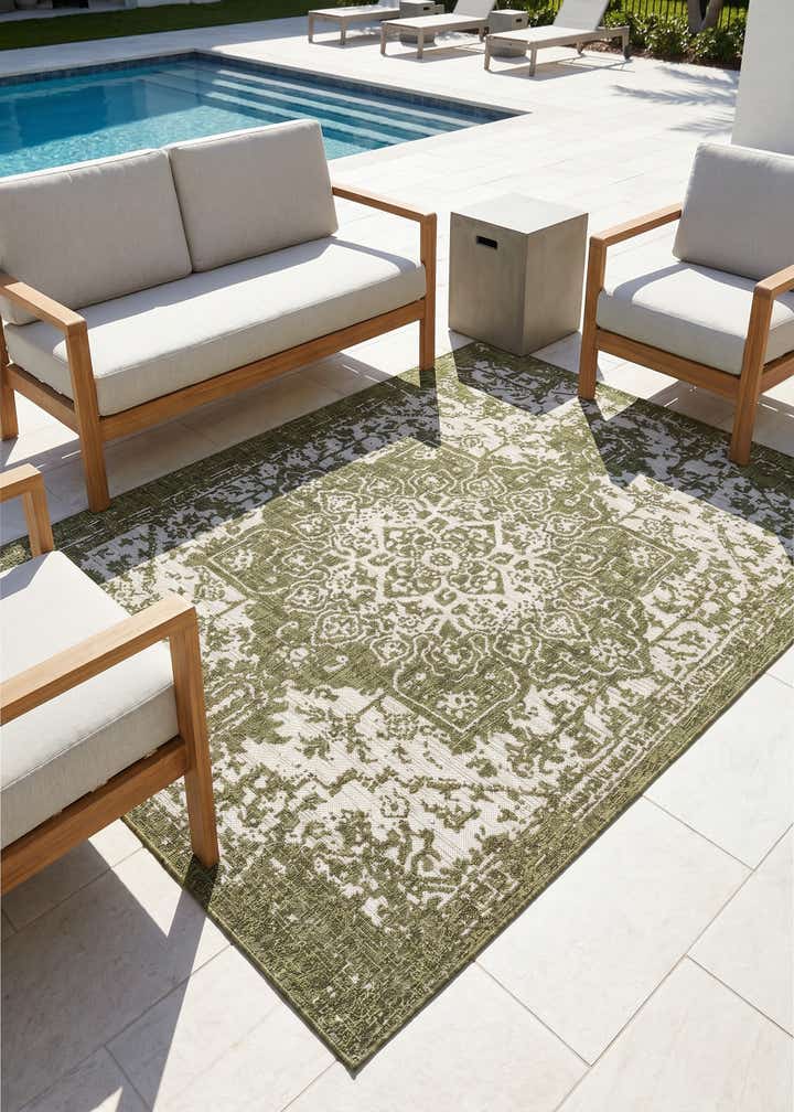 5' 3 x 8' Easy-Clean Jill Zarin Dubai Indoor / Outdoor Rug