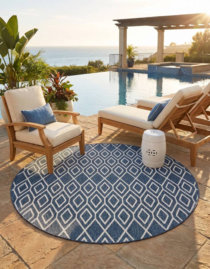 Detail image of 7' x 7' Easy-Clean Jill Zarin Indoor / Outdoor Round Rug
