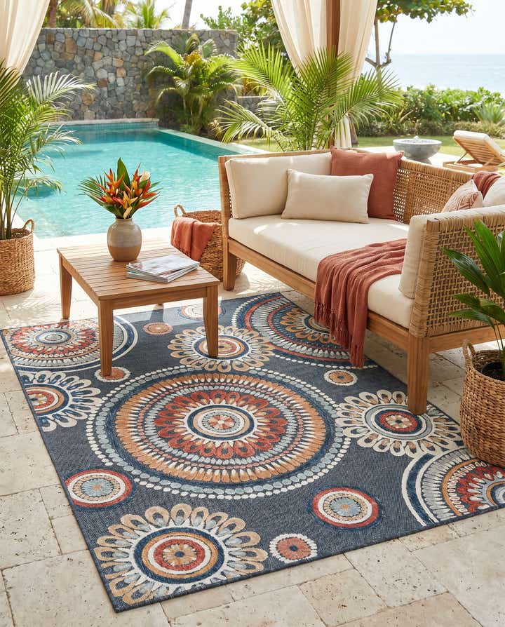 4' 5 x 6' Easy-Clean Botanical Indoor / Outdoor Rug