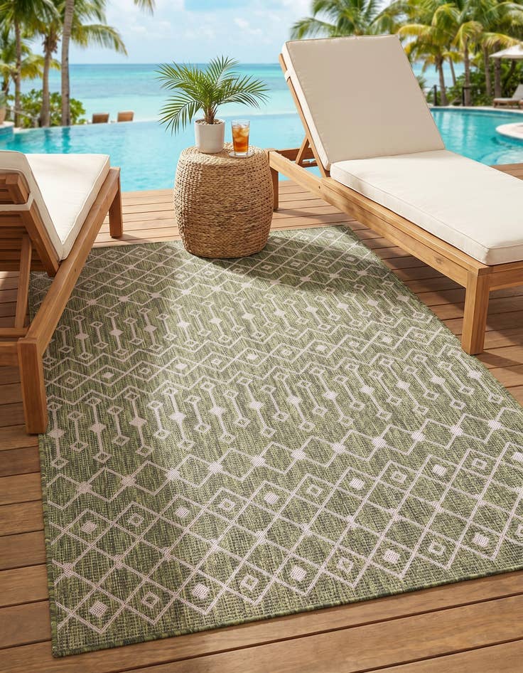 Detail image of 5' 3 x 8' Easy-Clean Trellis Indoor / Outdoor Rug