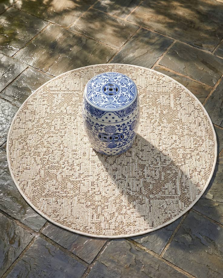 Detail image of 3' 1 x 3' 1 Easy-Clean Traditional Indoor / Outdoor Round Rug
