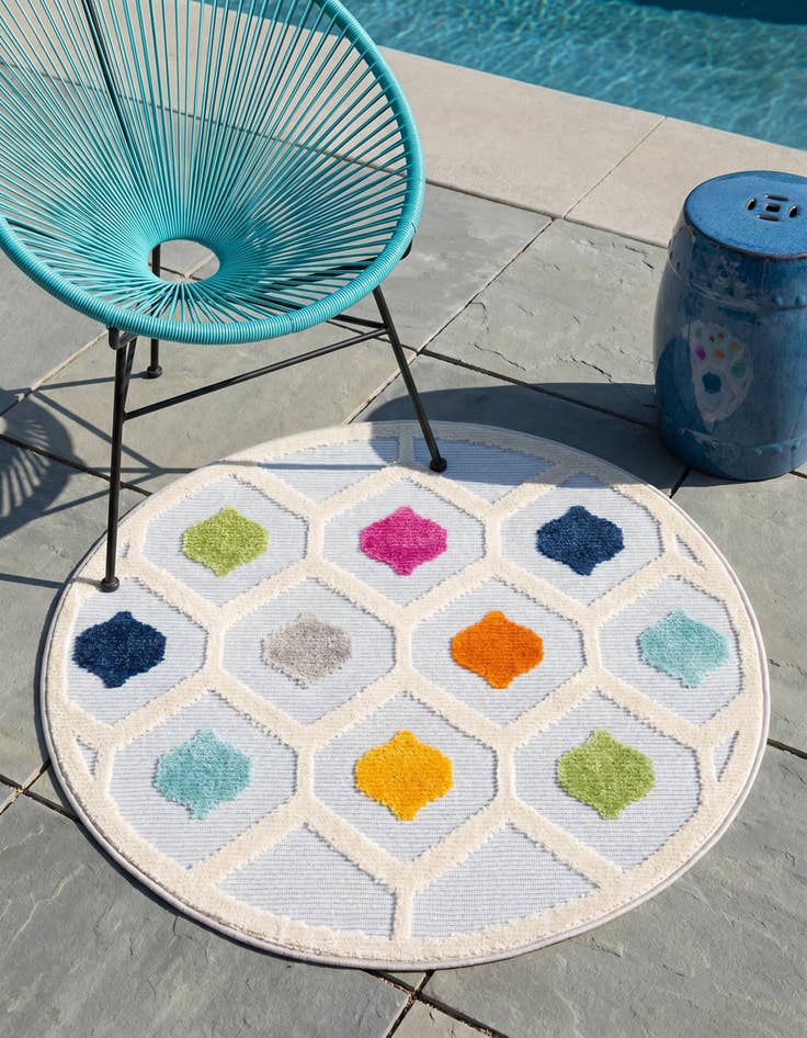 Detail image of 3' 3 x 3' 3 Easy-Clean Aruba Indoor / Outdoor Round Rug