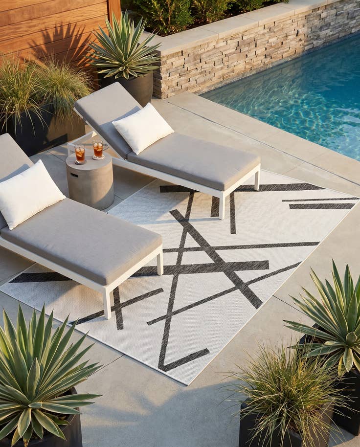 Detail image of 4' x 6' Easy-Clean Modern Indoor / Outdoor Rug