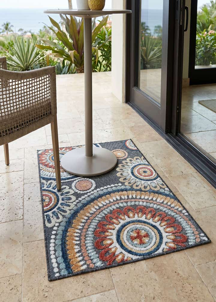2' 2 x 3' Easy-Clean Botanical Indoor / Outdoor Rug