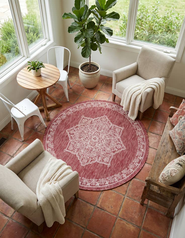 Detail image of 4' x 4' Easy-Clean Traditional Indoor / Outdoor Round Rug