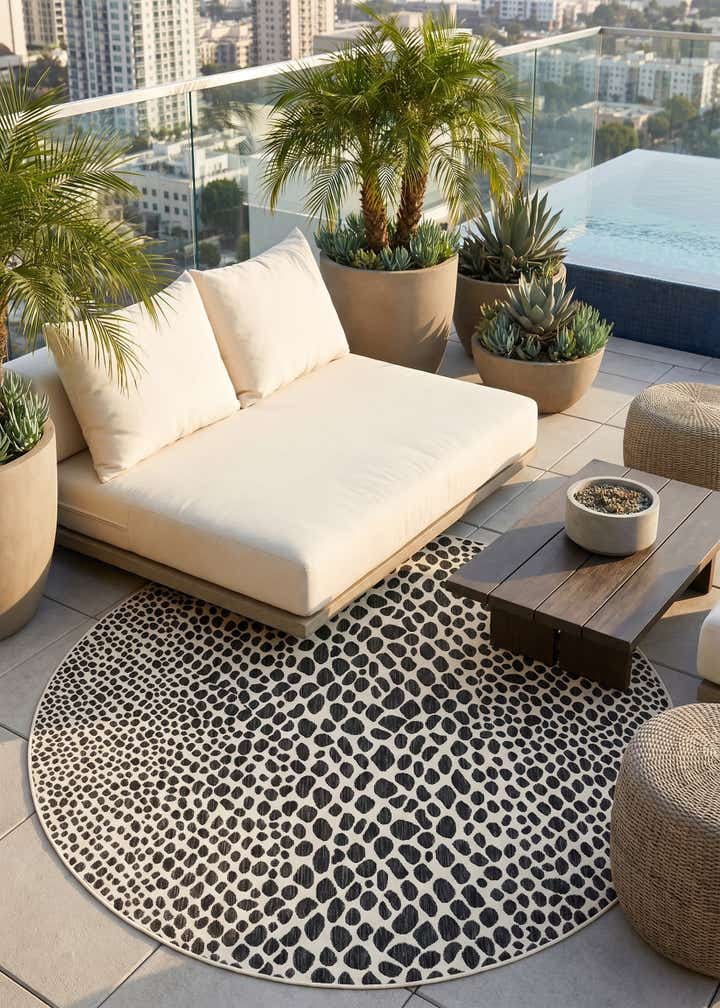 7' x 7' Easy-Clean Jill Zarin Indoor / Outdoor Round Rug