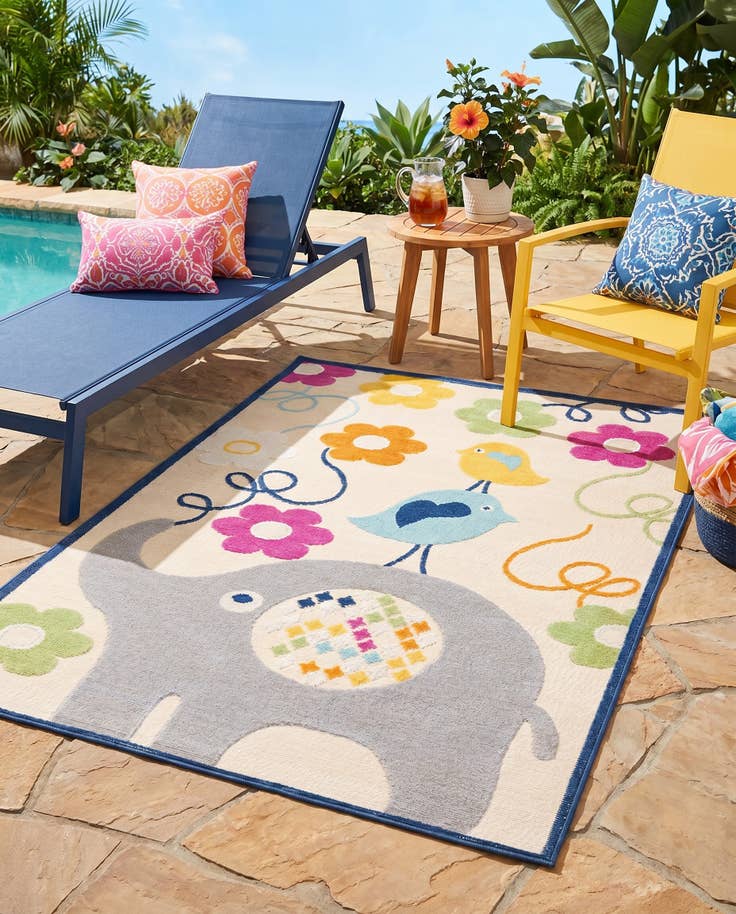 Detail image of 5' 3 x 7' 7 Easy-Clean Indoor / Outdoor Rug