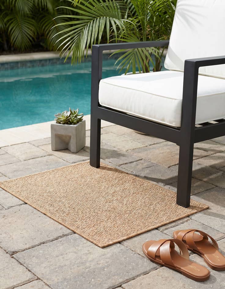 Detail image of 2' 2 x 3' Easy-Clean Modern Indoor / Outdoor Rug