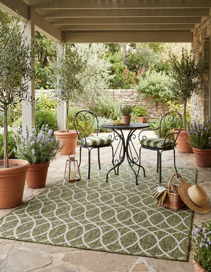 Detail image of 4' x 6' Easy-Clean Trellis Indoor / Outdoor Rug