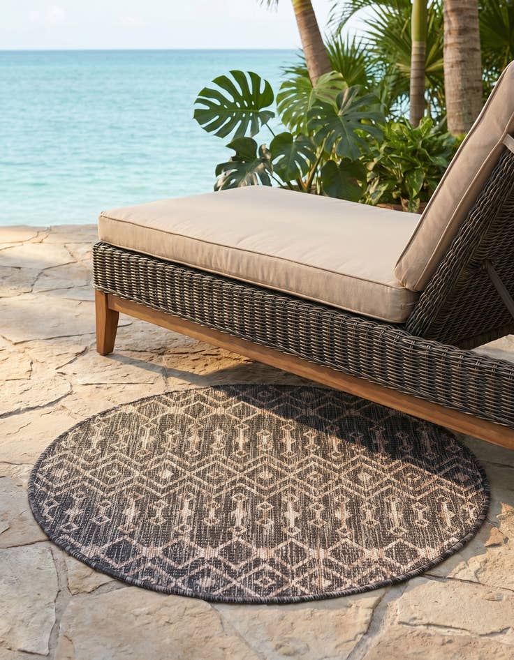 Detail image of 3' x 3' Easy-Clean Trellis Indoor / Outdoor Round Rug
