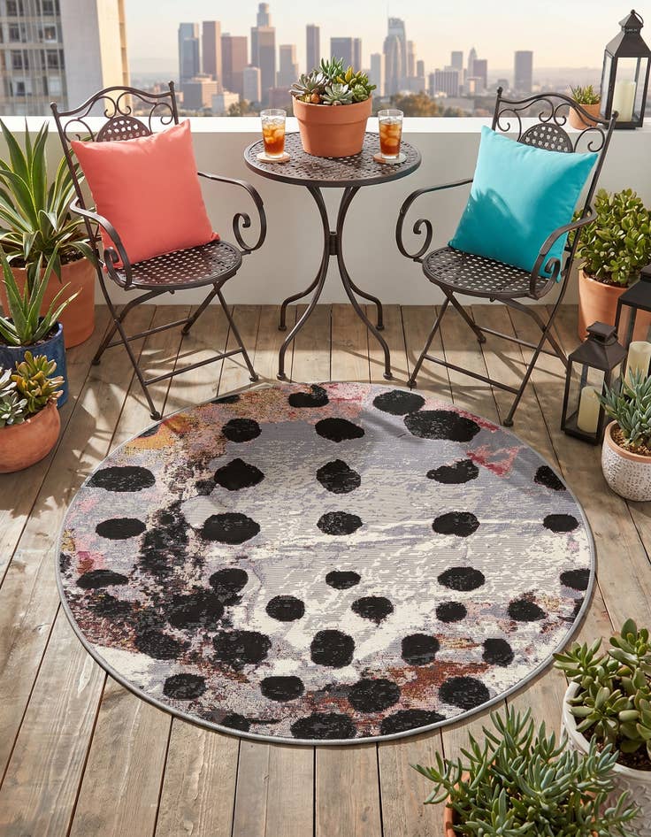 Detail image of 3' x 3' Easy-Clean Modern Indoor / Outdoor Round Rug