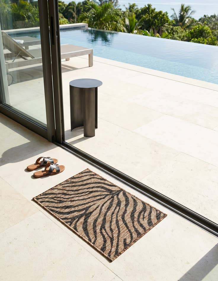 Detail image of 2' x 3' Easy-Clean Safari Indoor / Outdoor Rug