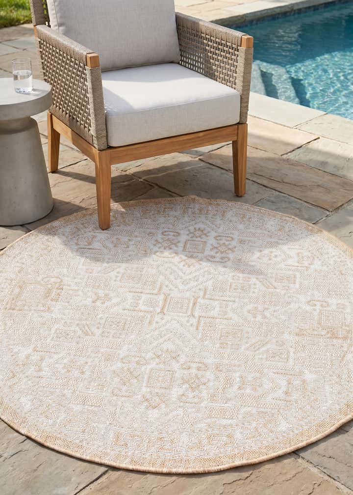 4' x 4' Easy-Clean Aztec Indoor / Outdoor Round Rug
