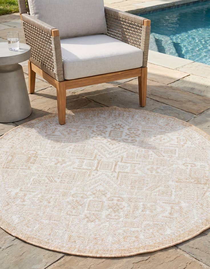 Detail image of 4' x 4' Easy-Clean Aztec Indoor / Outdoor Round Rug
